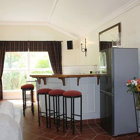 Bed and Breakfast Camelot In Constantia Città del Capo Esterno foto