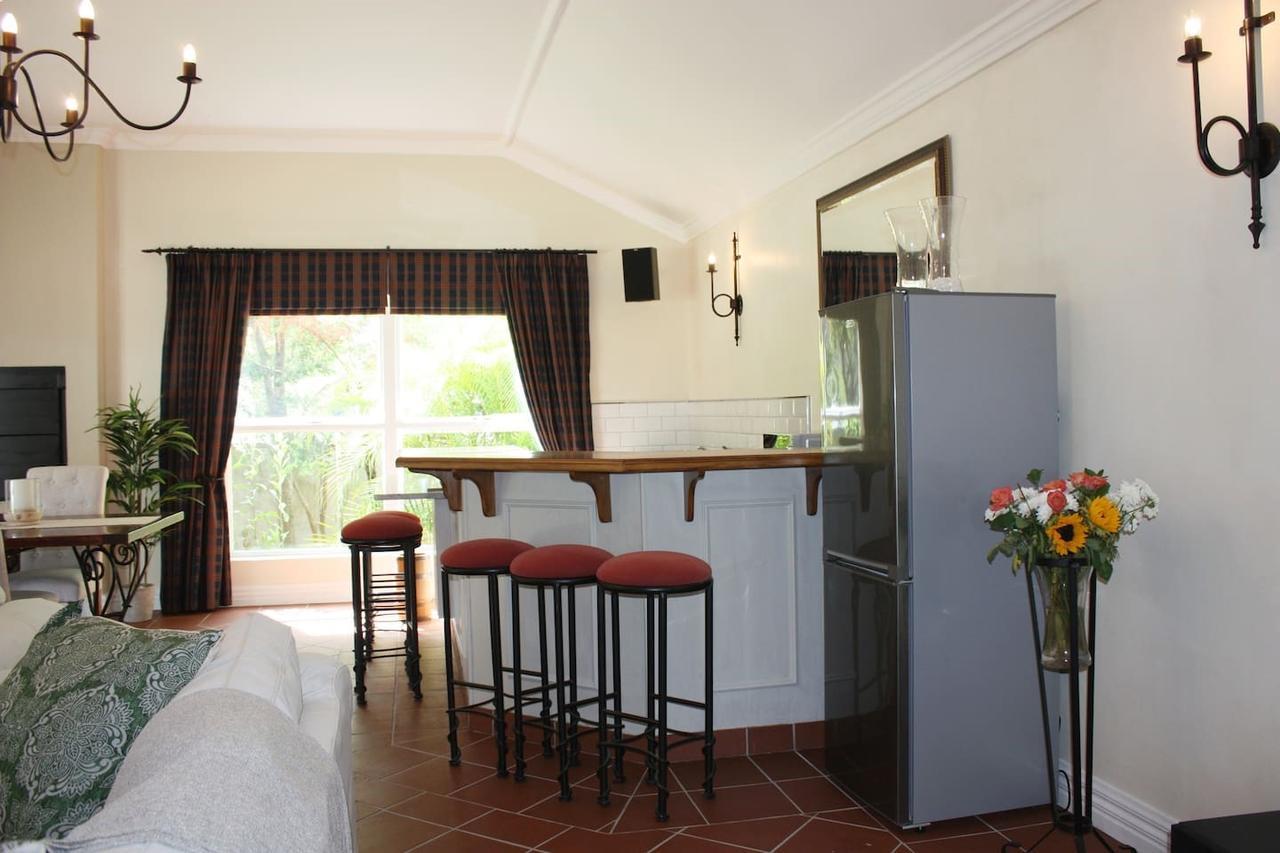 Bed and Breakfast Camelot In Constantia Città del Capo Esterno foto