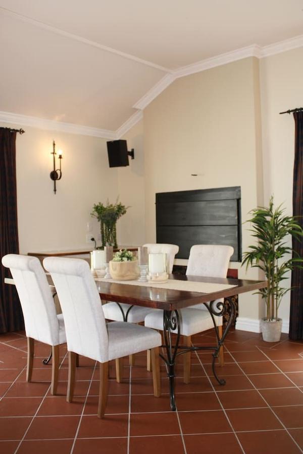 Bed and Breakfast Camelot In Constantia Città del Capo Esterno foto